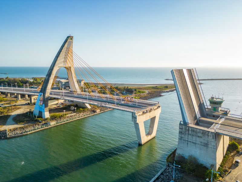 鵬灣跨海大橋
